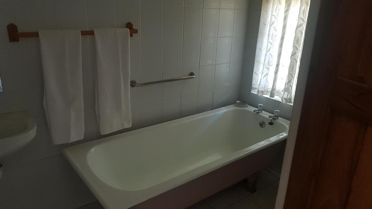 Beit Shalom Before Known As Best Little Guesthouse Оудсхорн Екстериор снимка