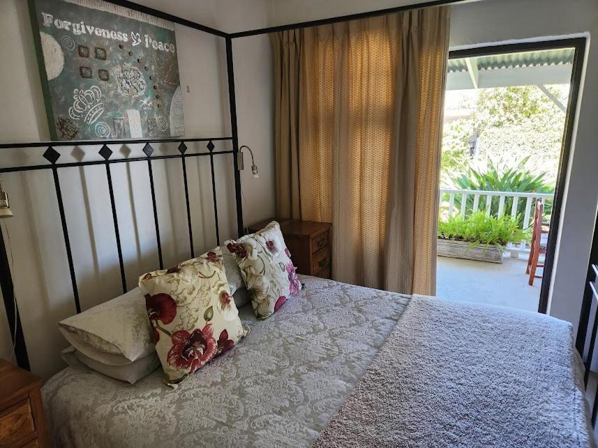 Beit Shalom Before Known As Best Little Guesthouse Оудсхорн Екстериор снимка