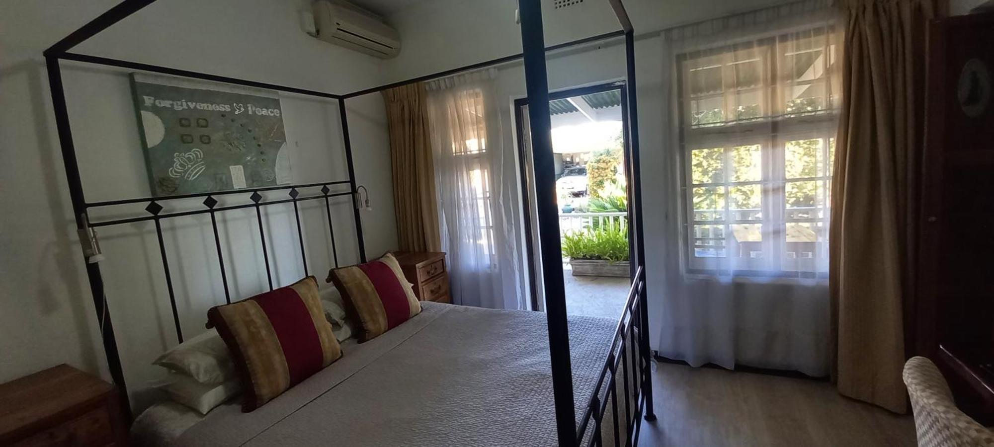 Beit Shalom Before Known As Best Little Guesthouse Оудсхорн Екстериор снимка